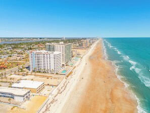 On the beach - Ocean Side View-HeatedPool-Opus #802 (Daytona Beach Shores)