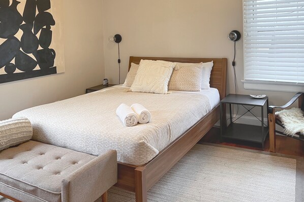 3 bedrooms, desk, iron/ironing board, travel crib