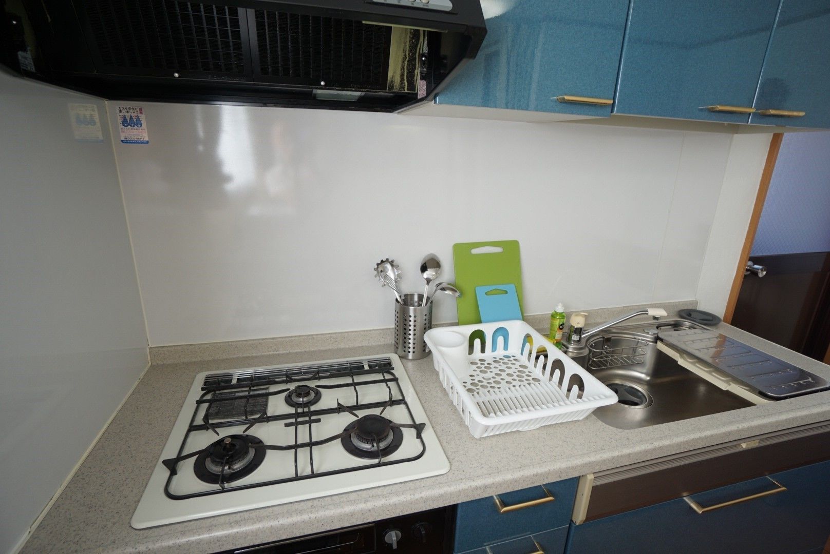 Apartment | Private kitchenette | Fridge, microwave, stovetop, cookware/dishes/utensils