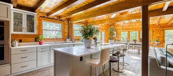 Luxurious & Enchanting Log House in Heart of Hudson Valley/Catskills, Upstate NY