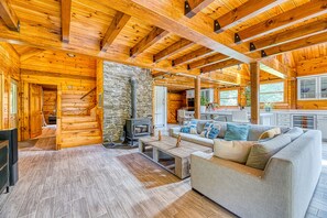 Una Smart TV, una chimenea, videojuegos, Netflix