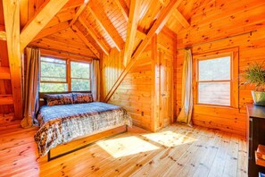 4 bedrooms, desk, iron/ironing board, free WiFi