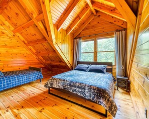 4 bedrooms, desk, iron/ironing board, free WiFi - Luxurious & Enchanting Log House in Heart of Hudson Valley/Catskills, Upstate NY (Saugerties)