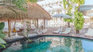 2 outdoor pools