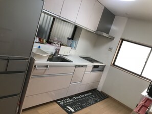 Full-size fridge, microwave, oven, stovetop - Hostel Tengachaya 238 (Osaka)