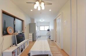 Casa (Private Vacation Home) | Area soggiorno | Smart TV