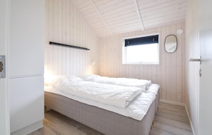 4 bedrooms, travel cot, free WiFi
