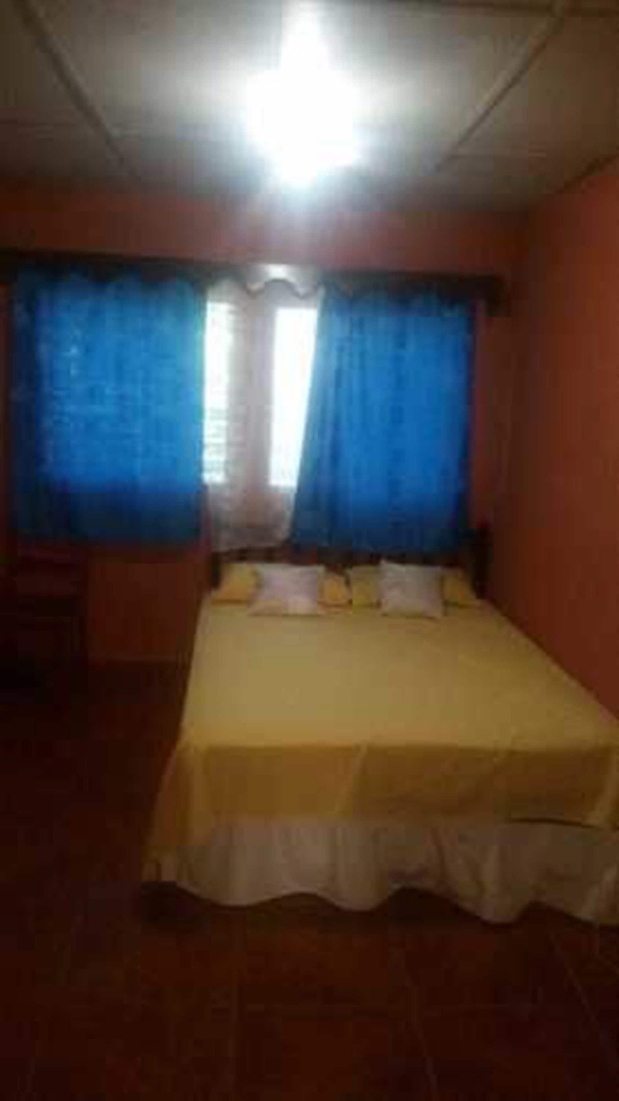 Basic-Doppelzimmer, 1 Doppelbett, Nichtraucher | Verdunkelungsvorhänge, kostenloses WLAN, Bettwäsche, Rollstuhlgeeignet