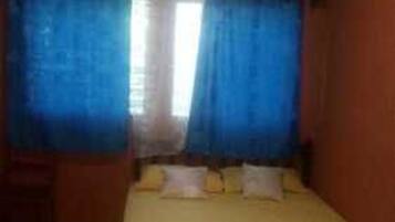 Basic-Doppelzimmer, 1 Doppelbett, Nichtraucher | VerdunkelungsvorhÀnge, kostenloses WLAN, BettwÀsche, Rollstuhlgeeignet