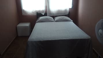 Cortinas blackout, wifi gratis y ropa de cama