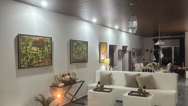 A modern living room with a sofa set, a coffee table, and artwork on the walls. - Patio De Joan (Comayagua)