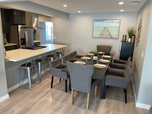 Dining - San Diego spacious 5 BR Centrally Located Close to Downtown! (San Diego)