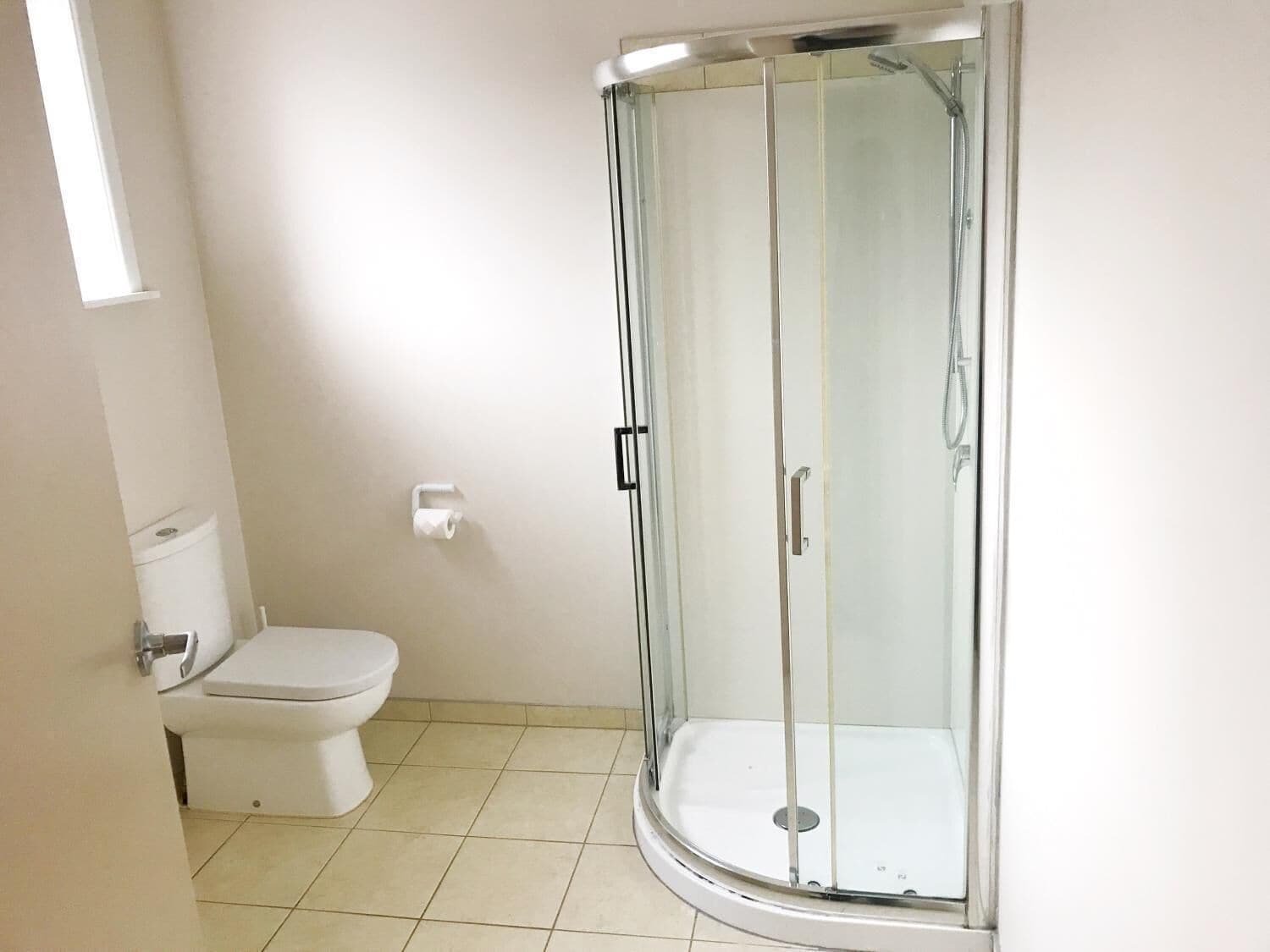 shower, free toiletries, hair dryer