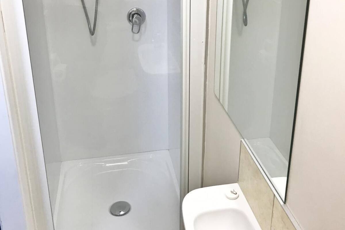 shower, free toiletries, hair dryer