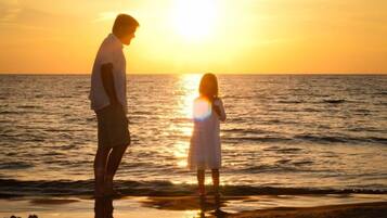 Plage à proximité, chaises longues