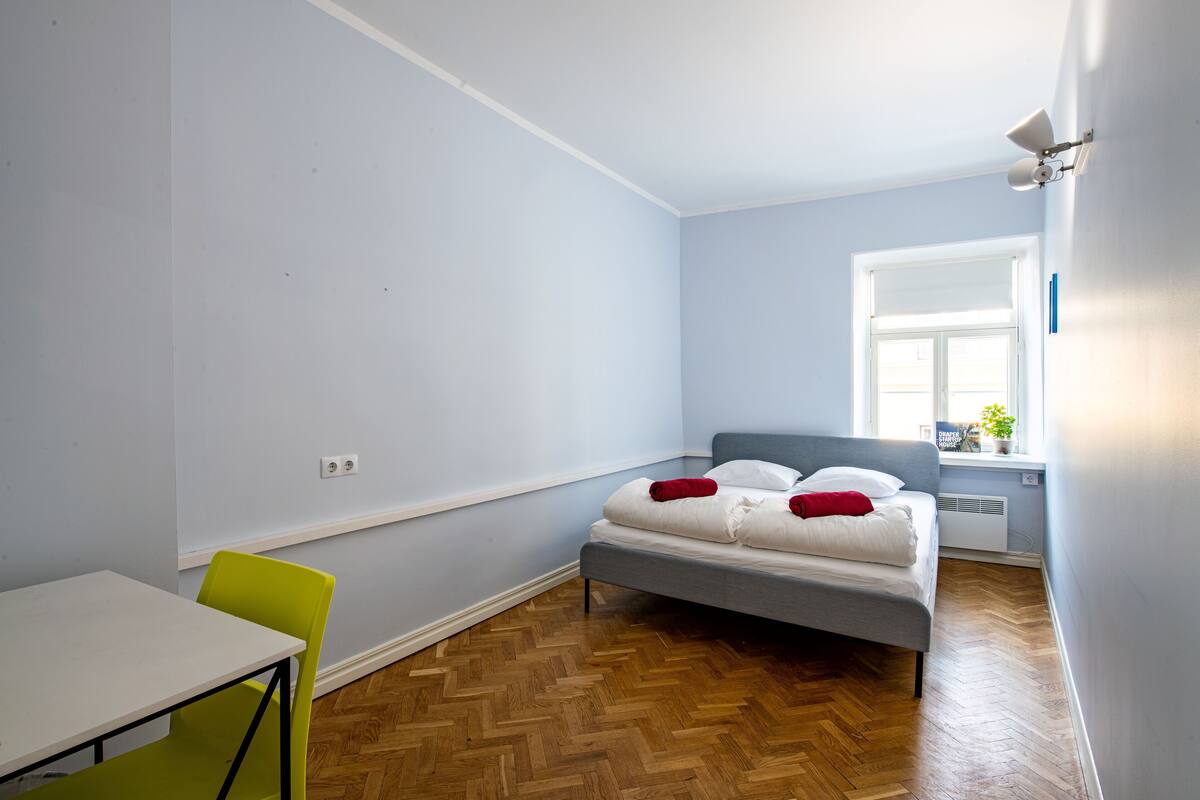 Quarto casal conforto | 11 quartos, individualmente decorados, individualmente mobiliados