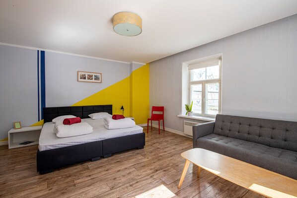 Quarto triplo standard, 1 cama de casal e sofá-cama | 11 quartos, individualmente decorados, individualmente mobiliados