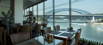 Tongyeong Geobukseon Hotel