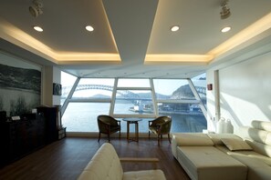 Party Room, Unha - Parking for up to 2 cars