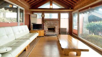 Sodamheon | Living area | Flat-screen TV