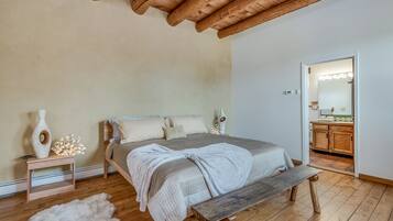 3 habitaciones, tabla de planchar con plancha, wifi y ropa de cama