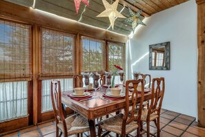 Dining - Walk to Plaza, A/C, Deck, Fireplace, Close to Ski (Santa Fe)