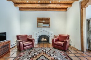 Smart TV, fireplace, DVD player