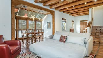3 habitaciones, tabla de planchar con plancha, wifi y ropa de cama