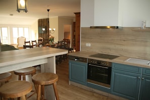 Fridge, microwave, oven, dishwasher - 3) Holiday apartment 4-room, upper floor, 110m² - Landhaus Alte Schule near (Alt Bukow)