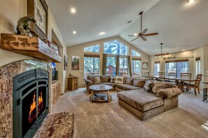 Televisión, chimenea, videojuegos y futbolito 