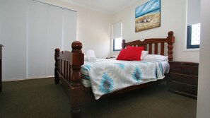 4 bedrooms, bed sheets