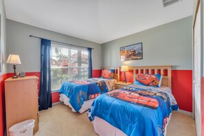 5 bedrooms, desk, iron/ironing board, free WiFi