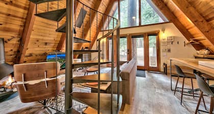 Cutest Chalet Tahoe! Loistava sijainti, Retro sisustus, metsäalue, 1. 5 BD / BA