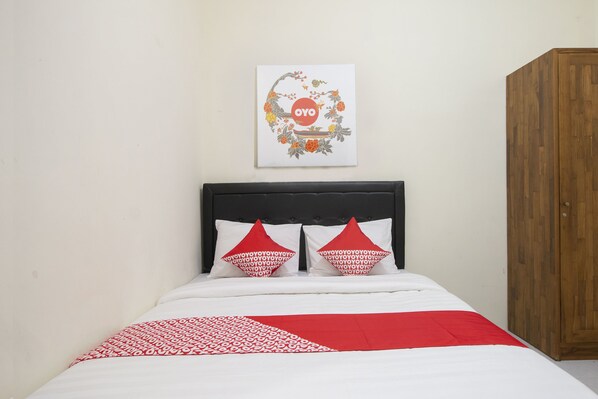 Desk, free WiFi, bed sheets