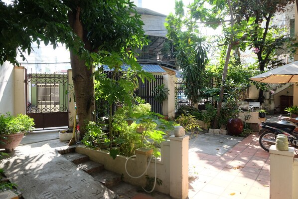 Property grounds - Moon house - East side (Nha Trang)