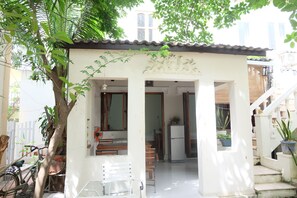 Exterior detail - Moon house - East side (Nha Trang)