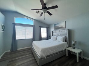 4 soverom, strykejern/-brett, wi-fi og sengetøy