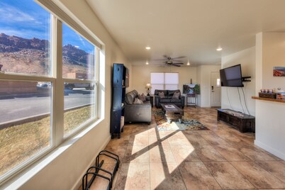Beautiful townhome with stunning views, two master suites, sleeps 6