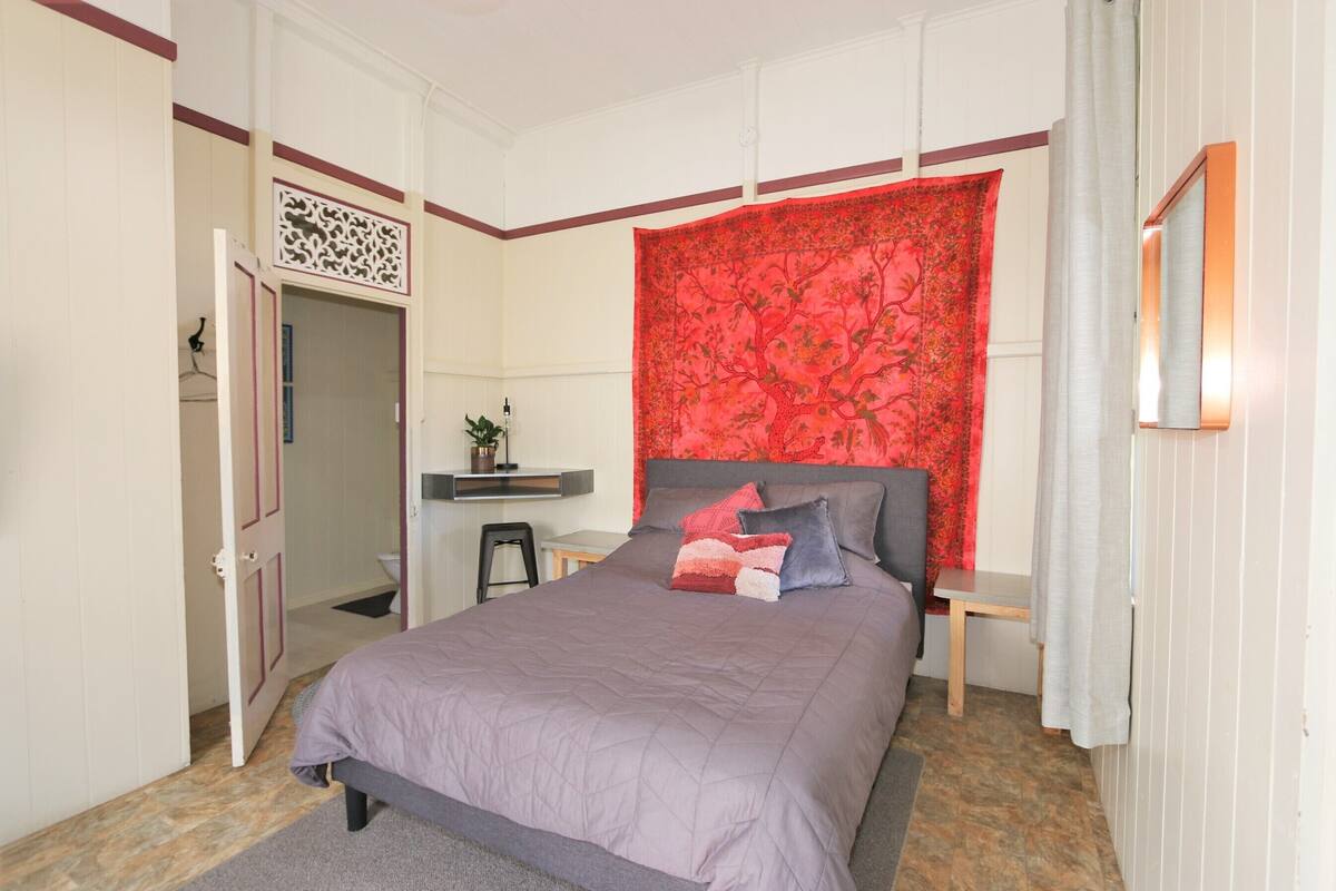 Egyptian cotton sheets, premium bedding, pillowtop beds, blackout drapes
