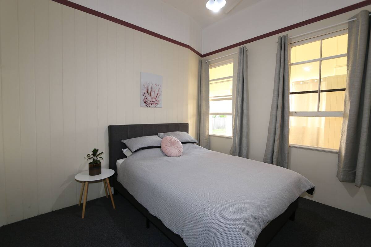 Egyptian cotton sheets, premium bedding, pillowtop beds, blackout drapes