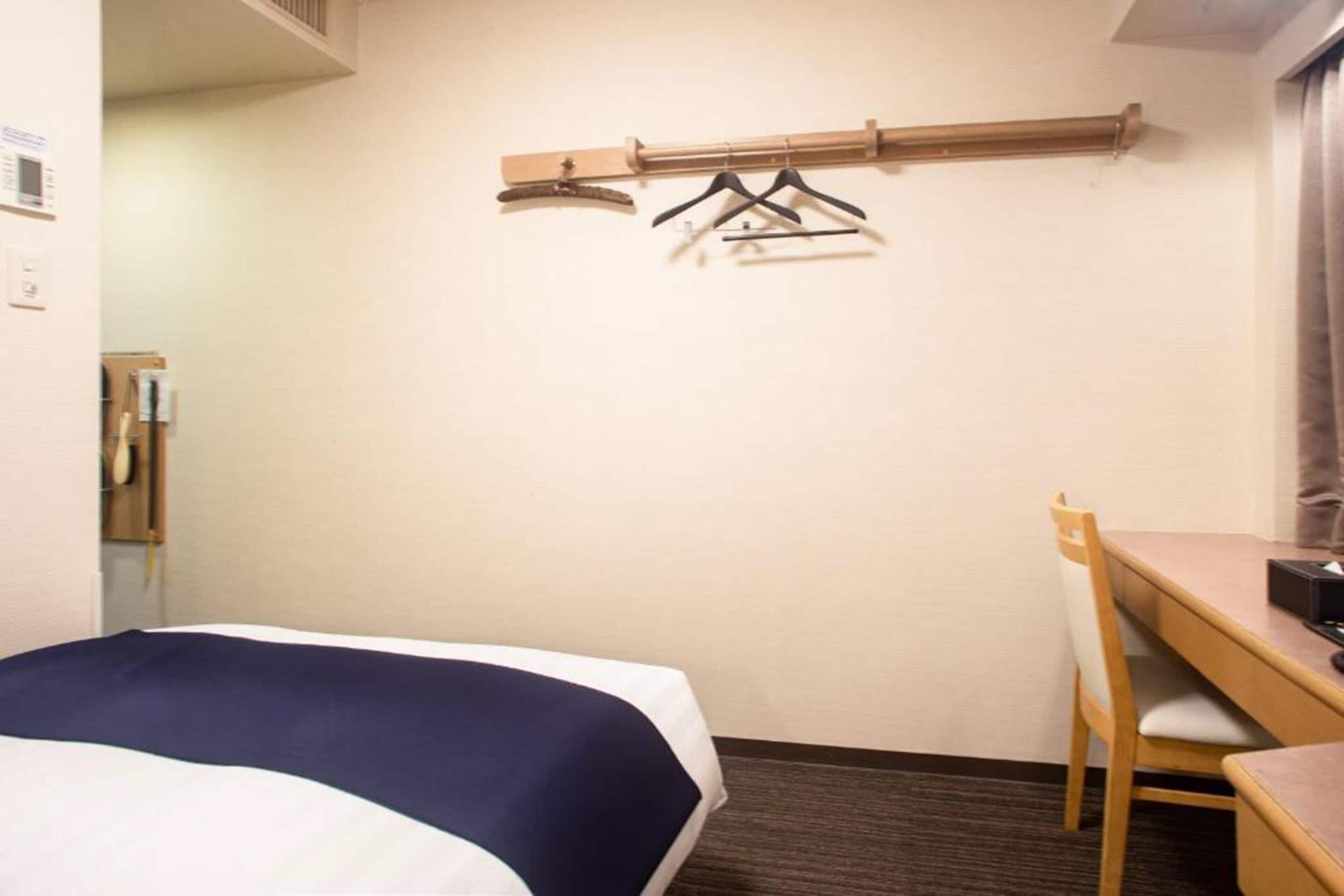 standard single room | desk, free wifi, bed sheets