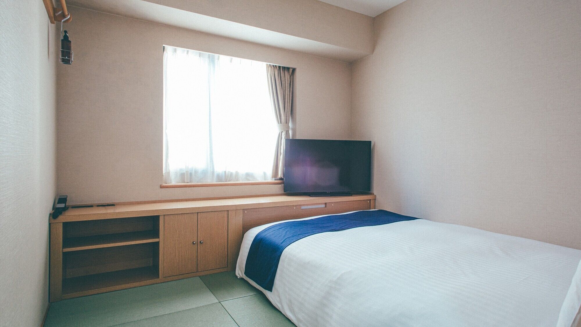 Desk, free WiFi, bed sheets
