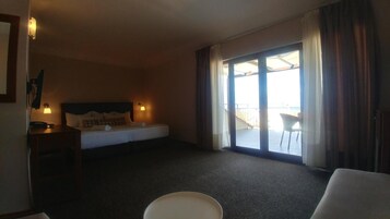 Minibar, escritorio, wifi gratis y ropa de cama 