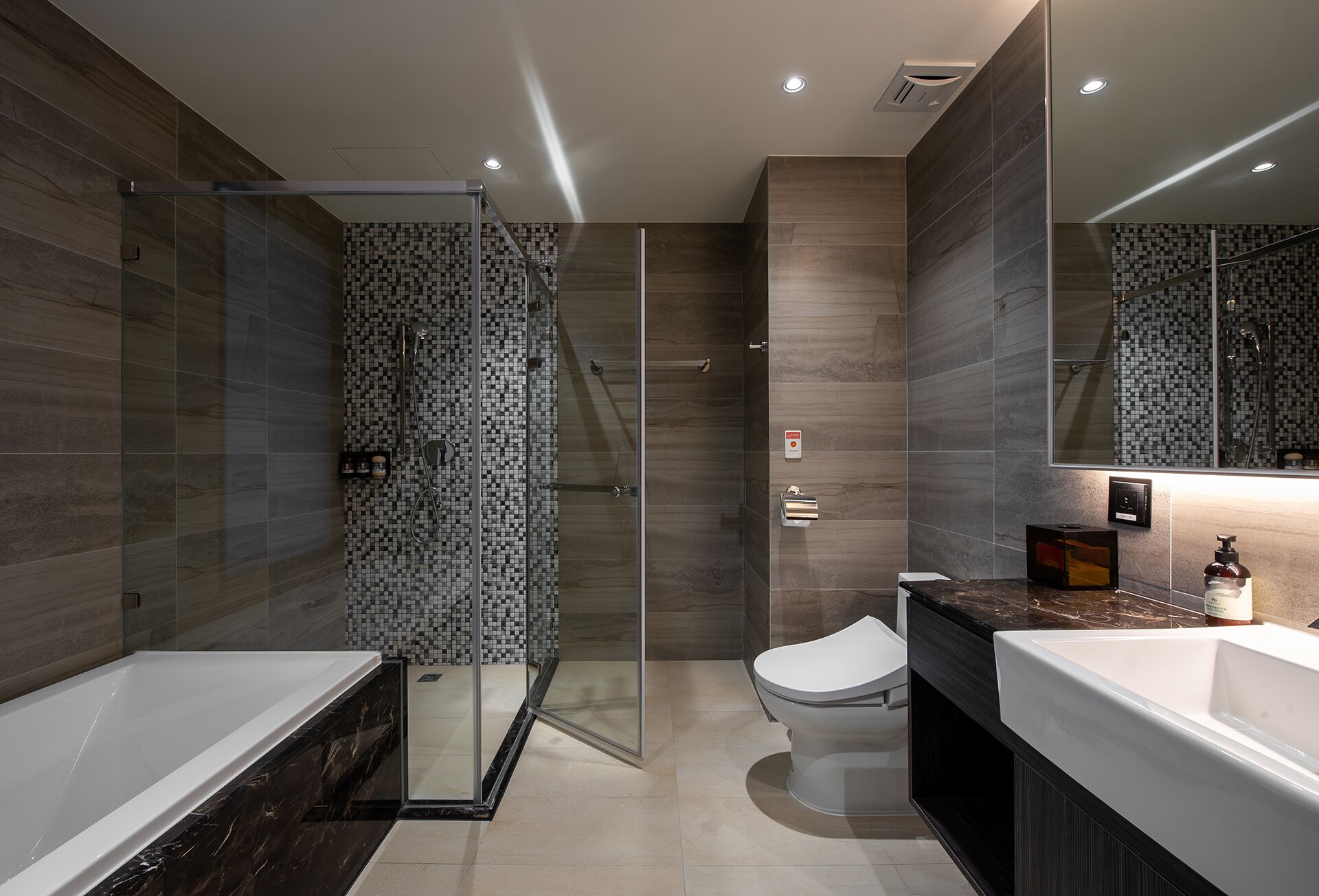 business twin room | bathroom | free toiletries, hair dryer, bathrobes, slippers