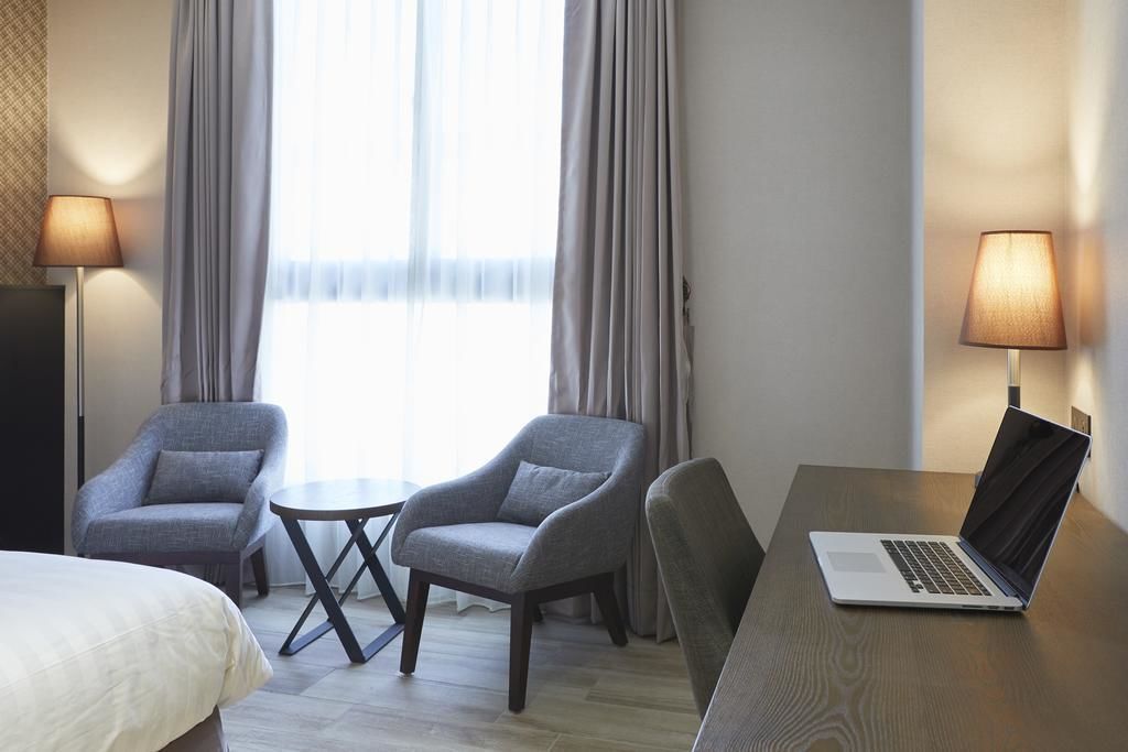 elite twin room | premium bedding, down duvets, in-room safe, individually furnished