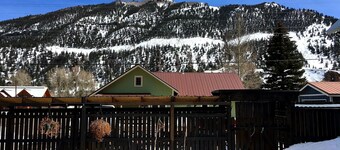 Gowdy Apartment. Fenced yard pet friendly , modern, clean. Gowdy Properties