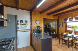 Private kitchen - Club Villamar - Detached villa in Macanet de la Selva with wonderful private swimming pool and fa... (Macanet de la selva)