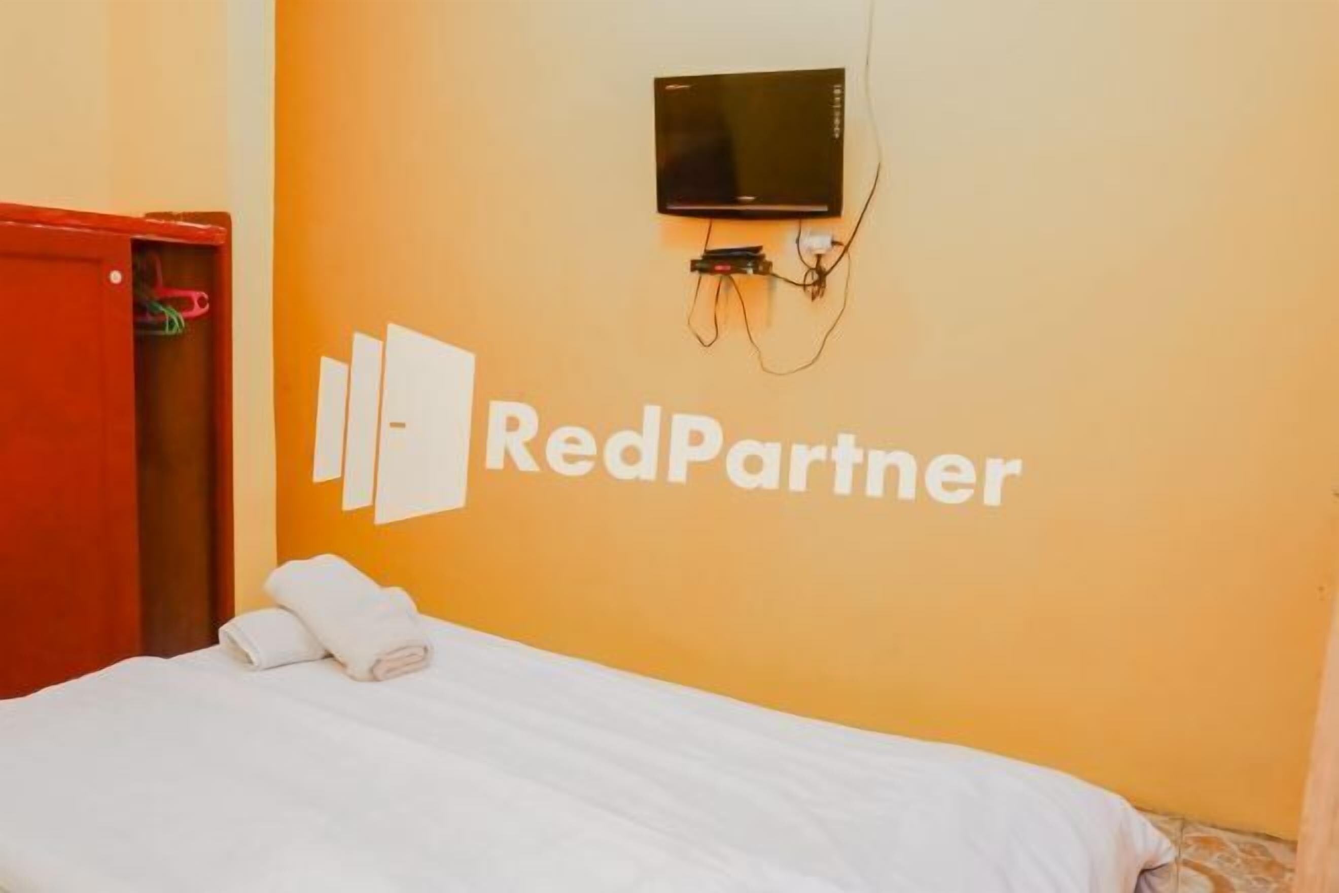 Escritorio, wifi gratis y ropa de cama 