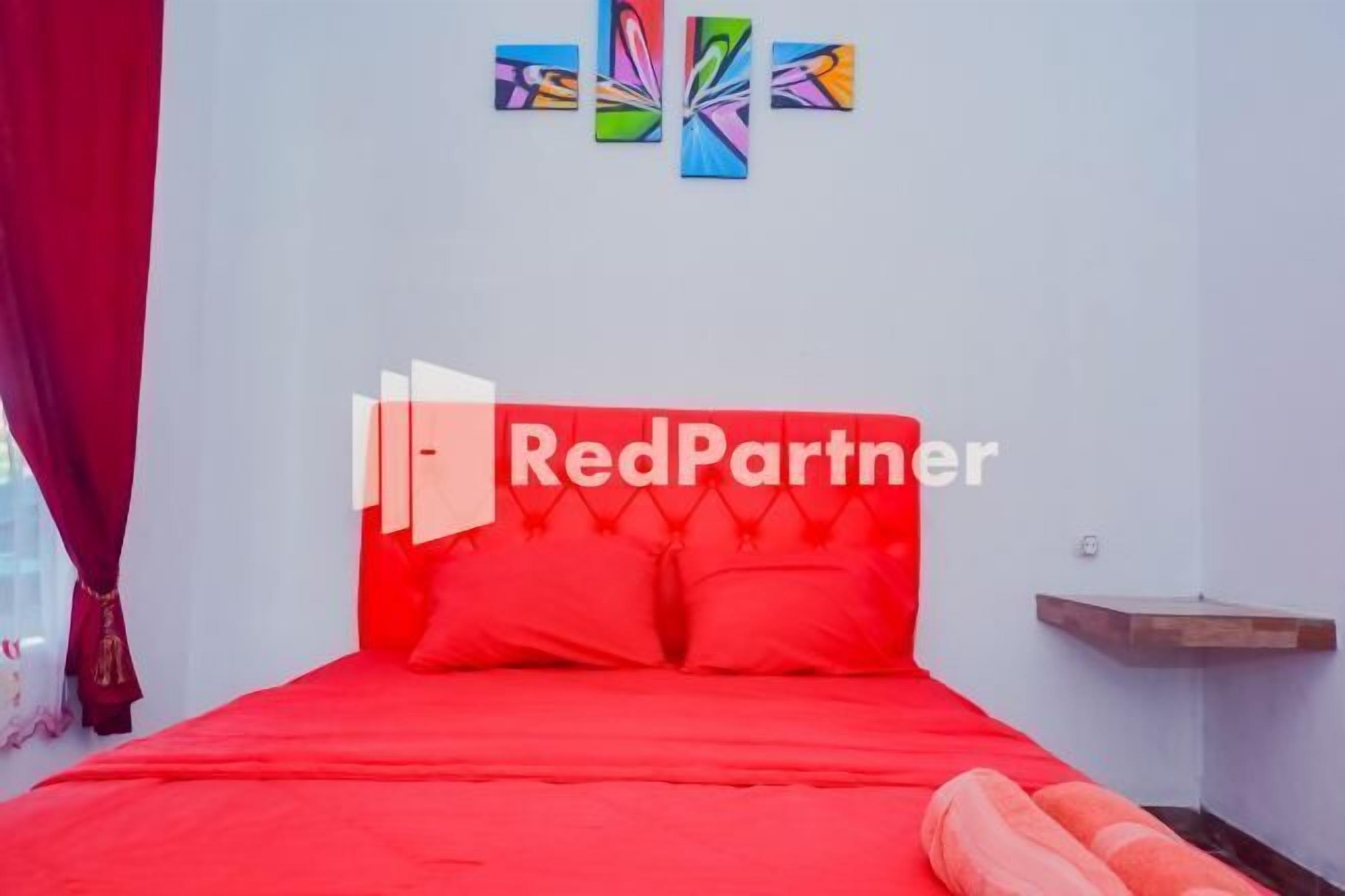 Escritorio, wifi gratis y ropa de cama 