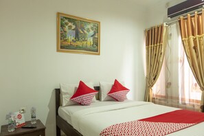 Standard Double Room | Desk, free WiFi, bed sheets - OYO 609 Ms Hotel Pangandaran (Pangandaran)